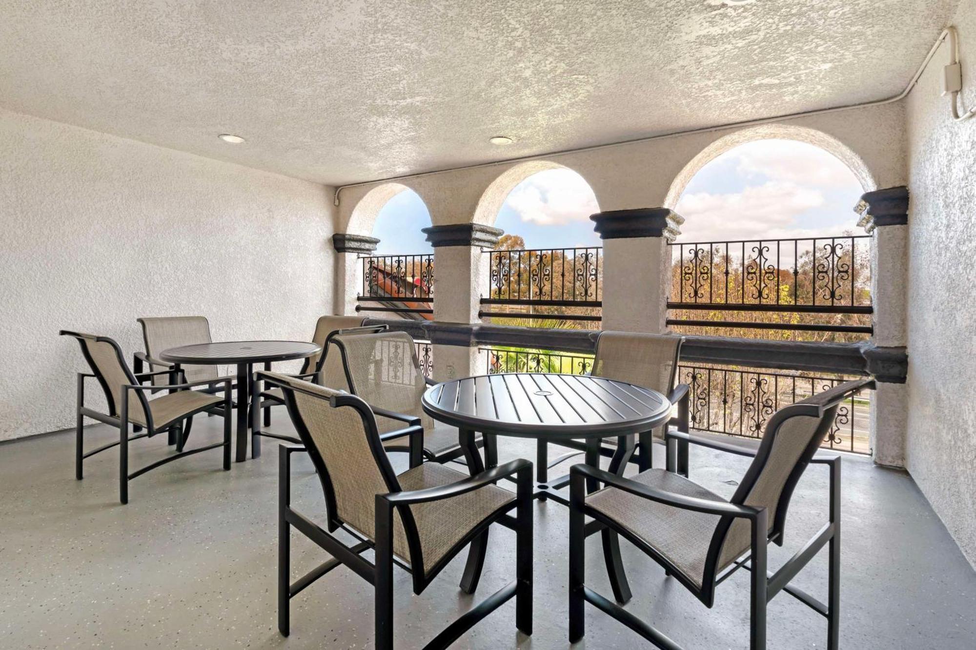 Best Western Plus Newport Mesa Inn Коста Меса Екстериор снимка