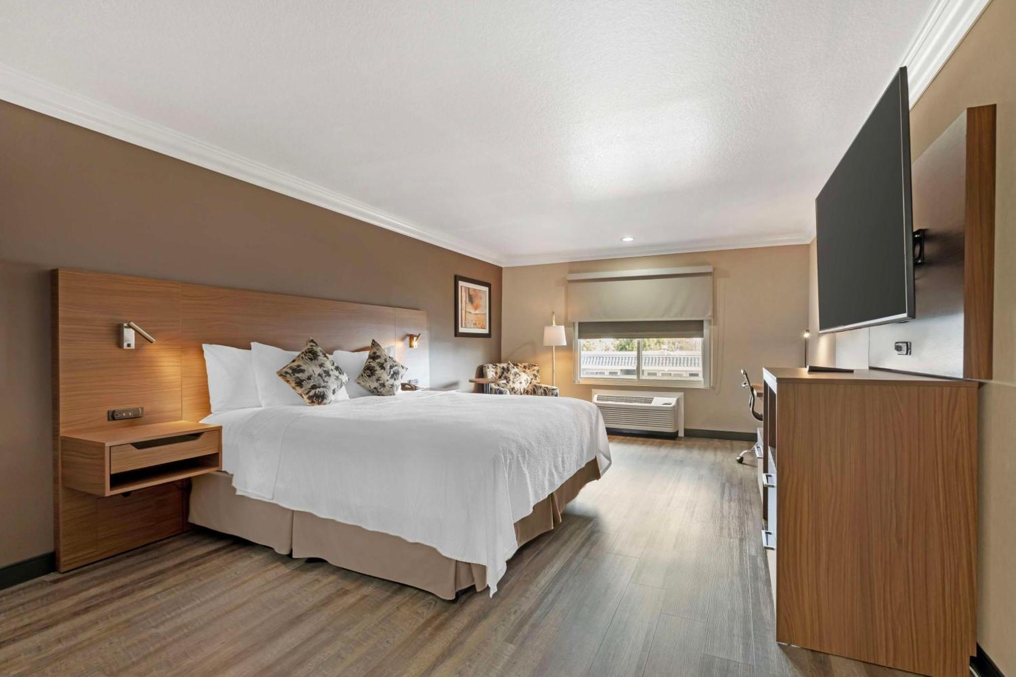 Best Western Plus Newport Mesa Inn Коста Меса Екстериор снимка
