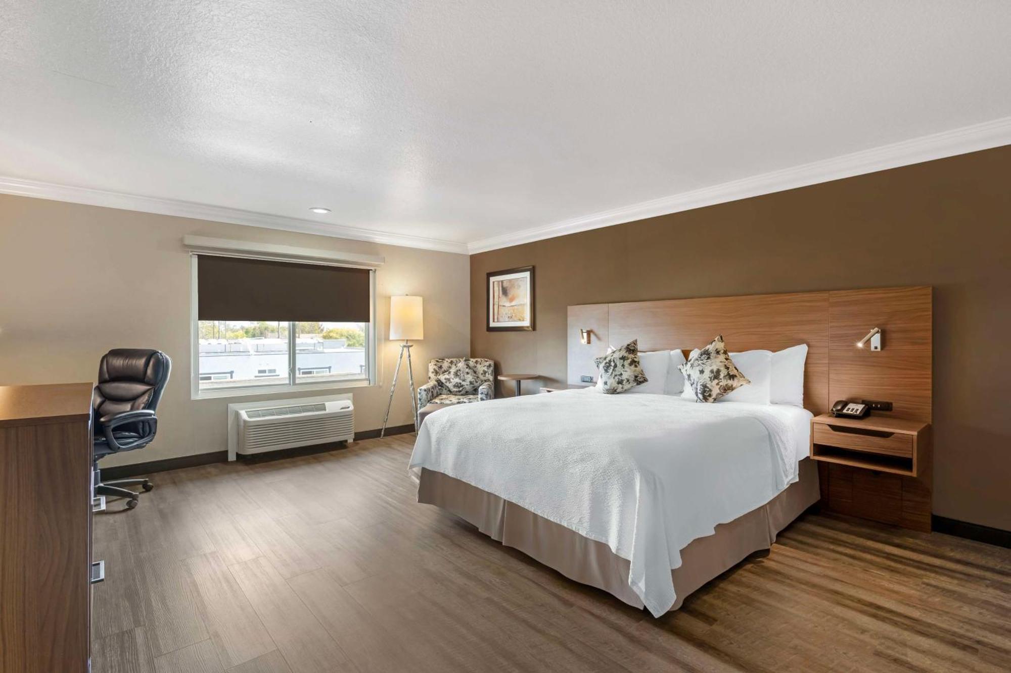 Best Western Plus Newport Mesa Inn Коста Меса Екстериор снимка